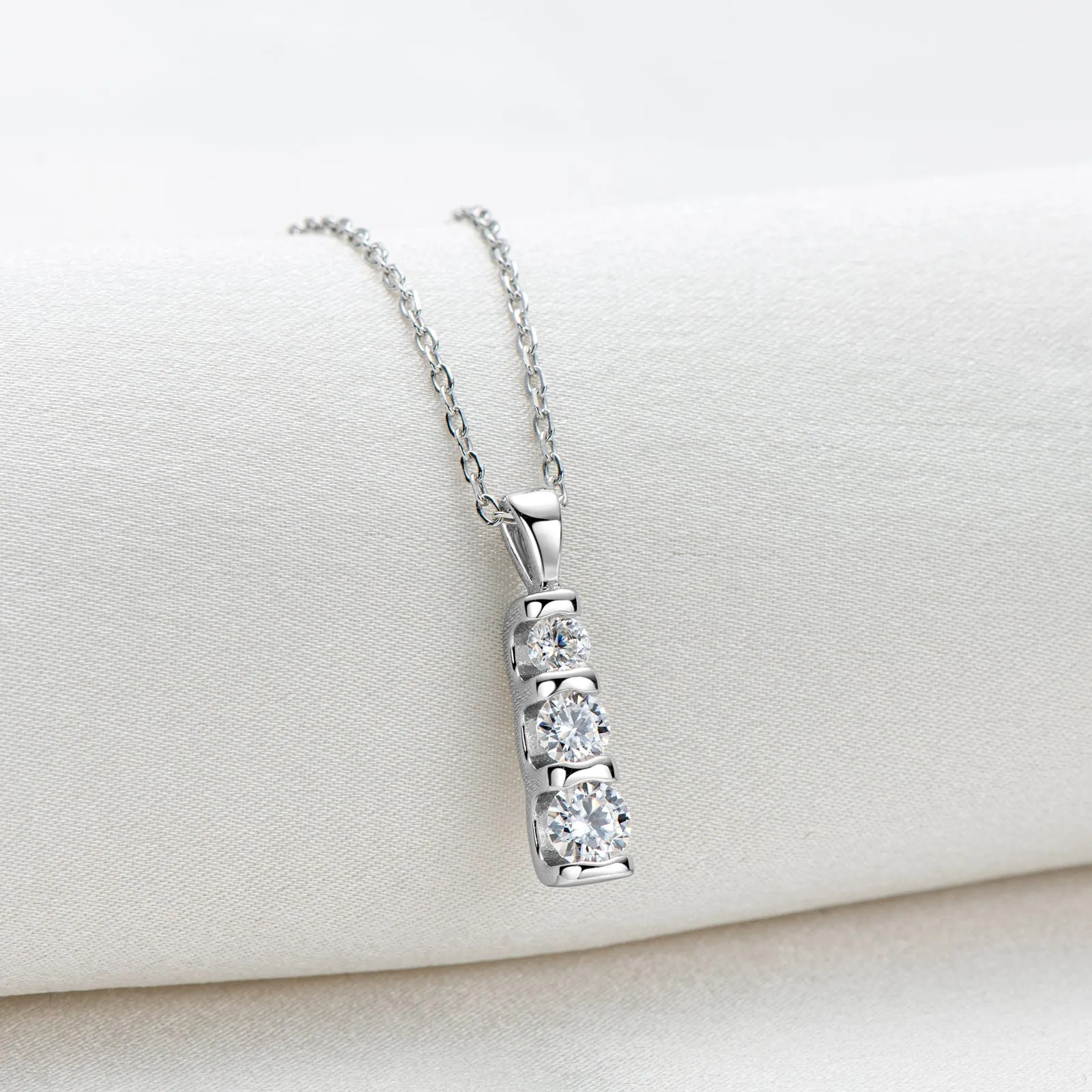 0.6CTW. Round Cut Moissanite Bar Pendant Necklace