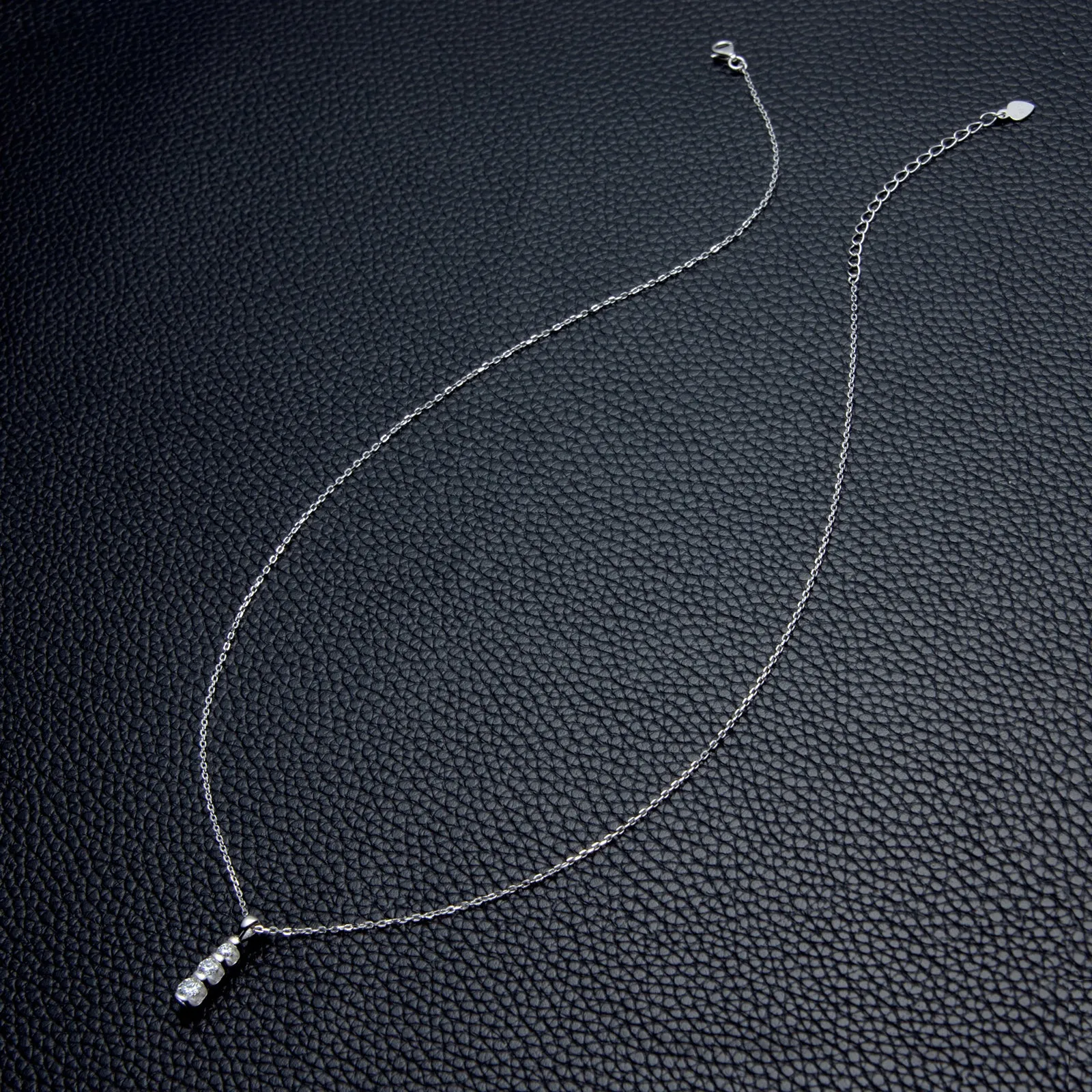 0.6CTW. Round Cut Moissanite Bar Pendant Necklace