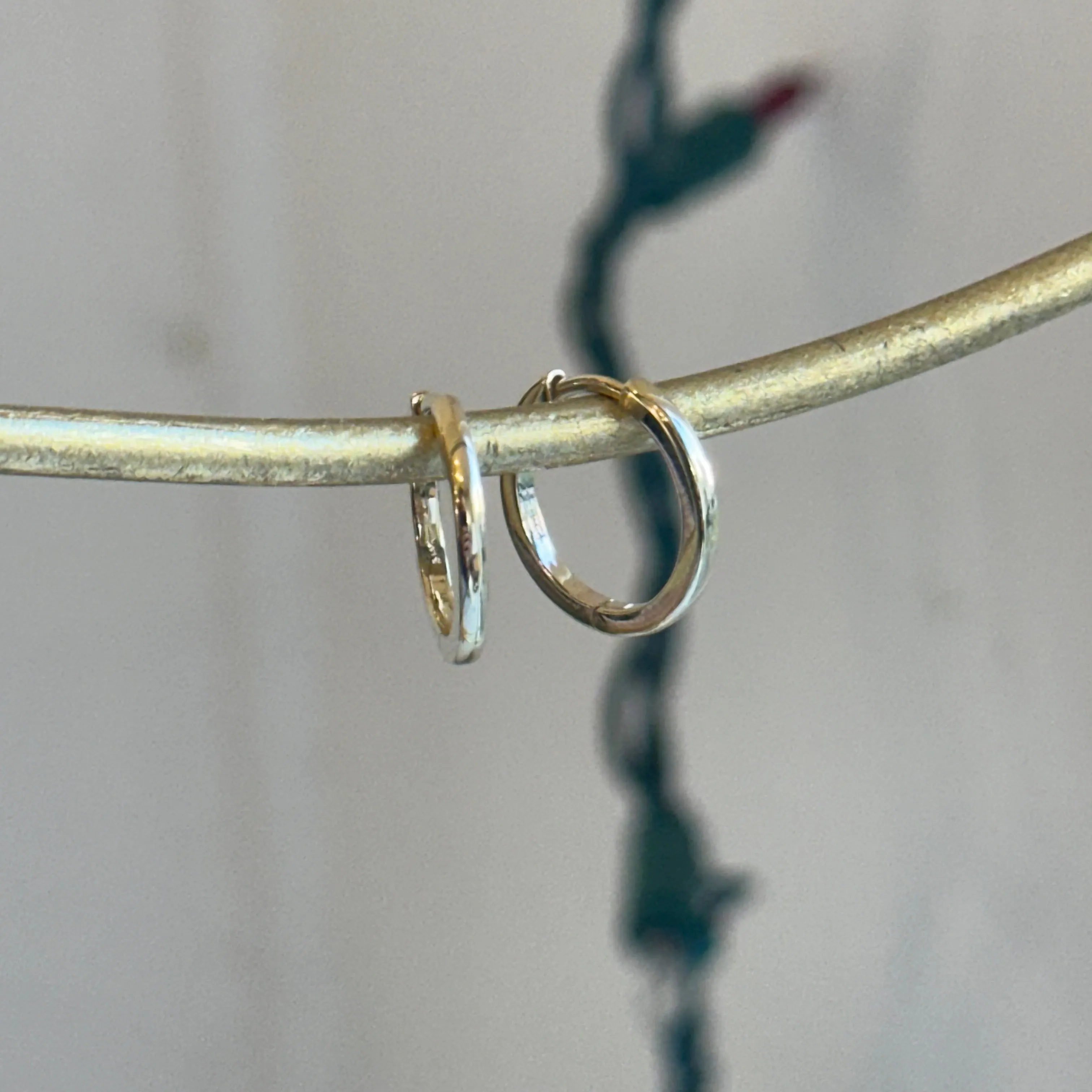 14KT Yellow Gold Thin Solid Round Hoop Earrings 15mm