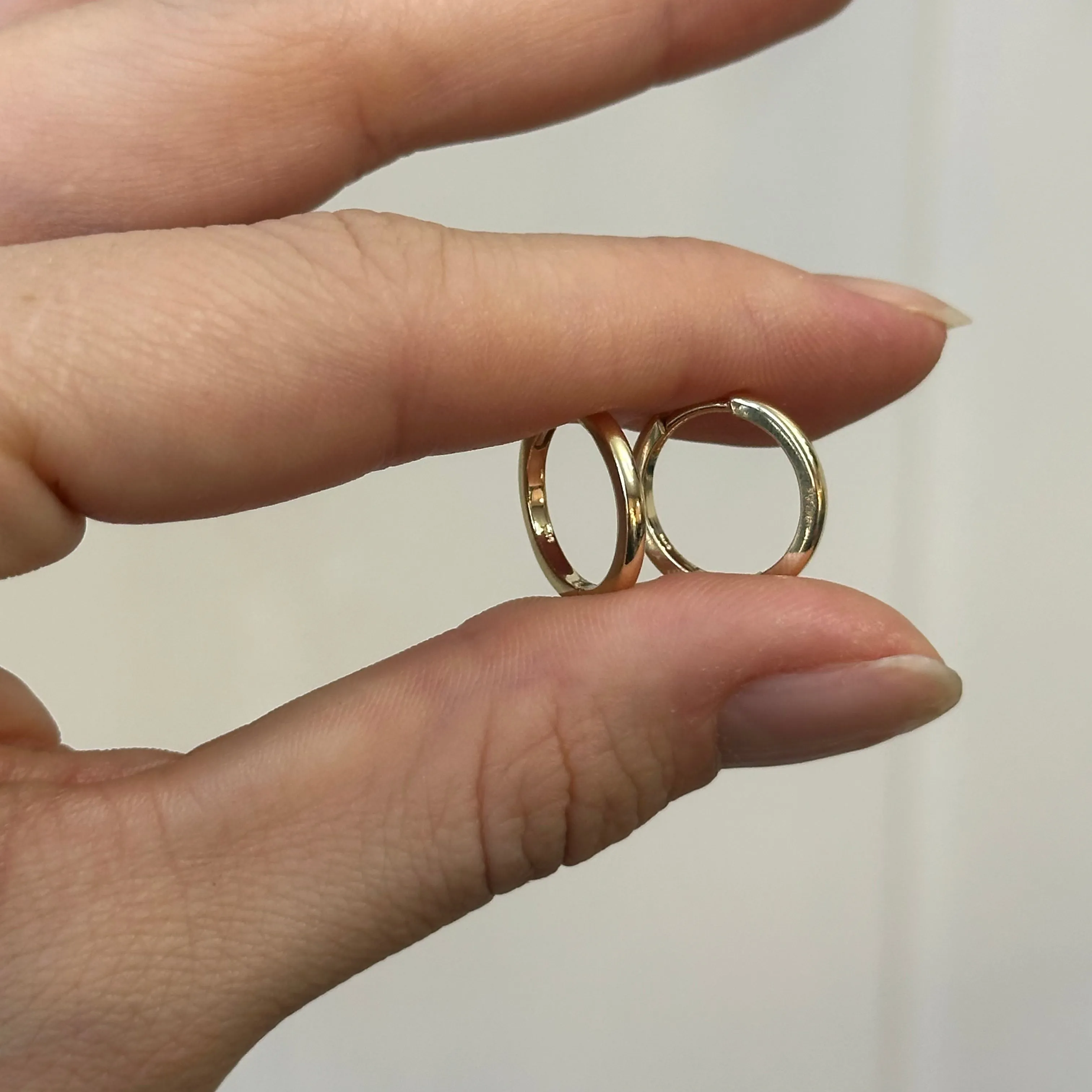 14KT Yellow Gold Thin Solid Round Hoop Earrings 15mm