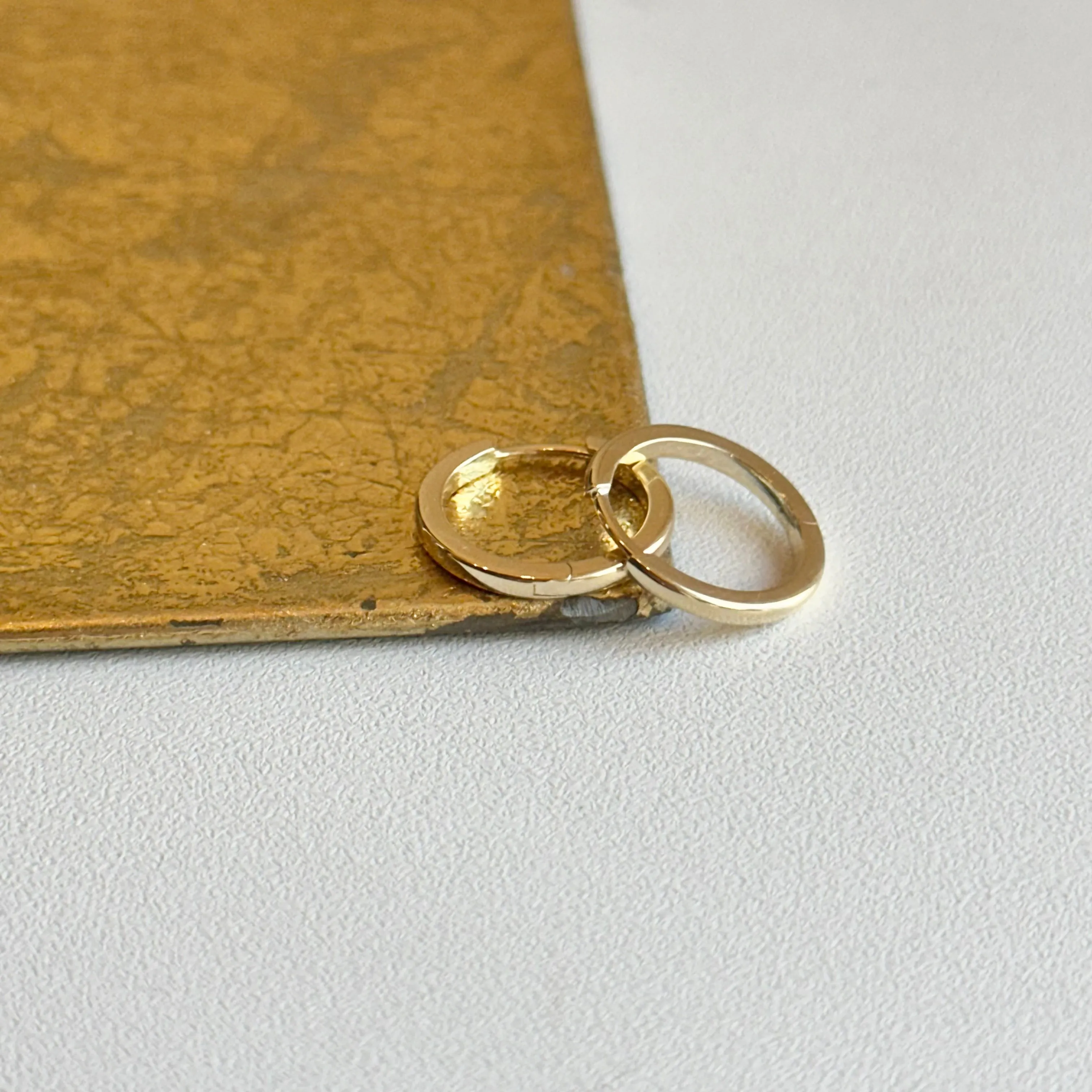14KT Yellow Gold Thin Solid Round Hoop Earrings 15mm