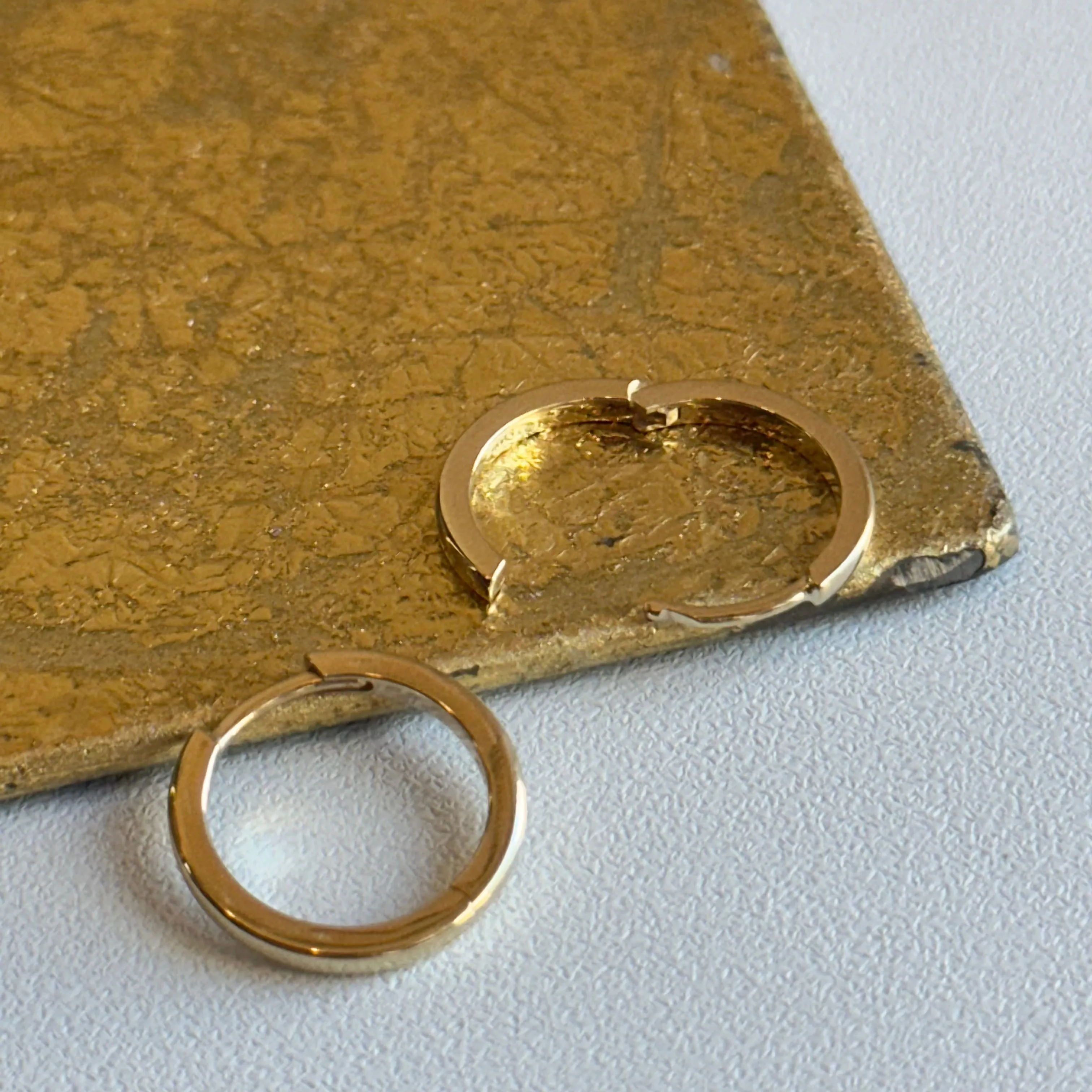 14KT Yellow Gold Thin Solid Round Hoop Earrings 15mm