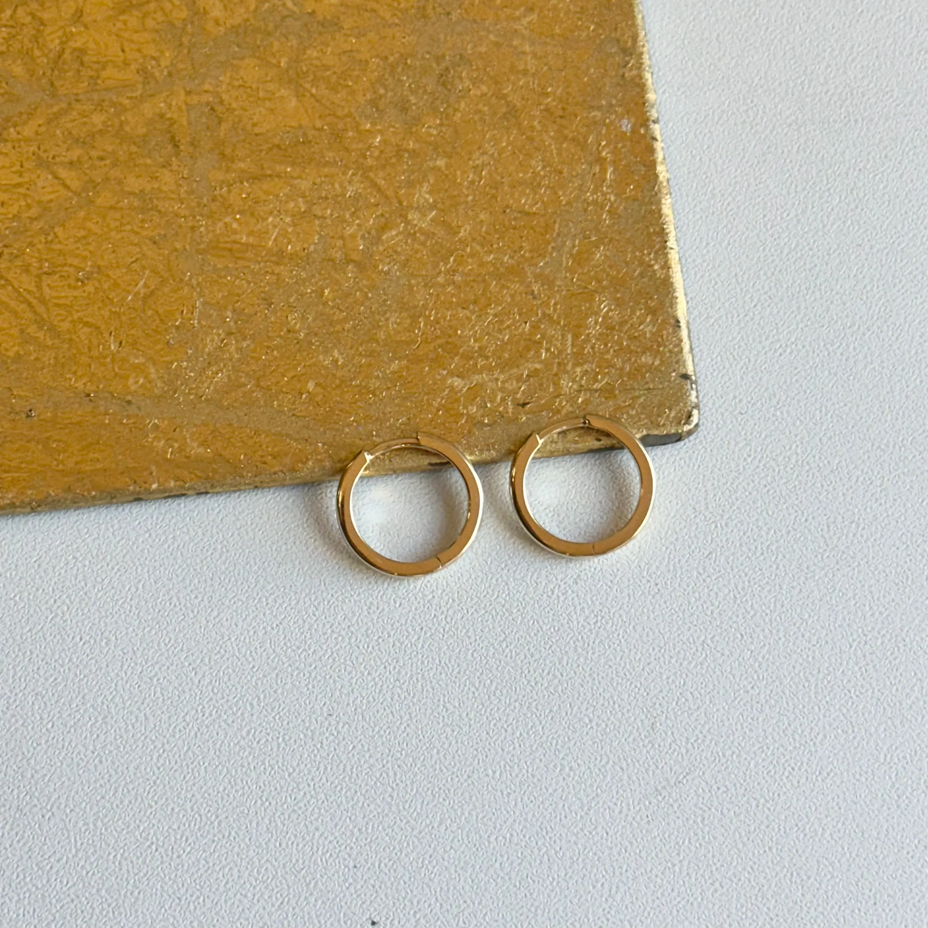 14KT Yellow Gold Thin Solid Round Hoop Earrings 15mm
