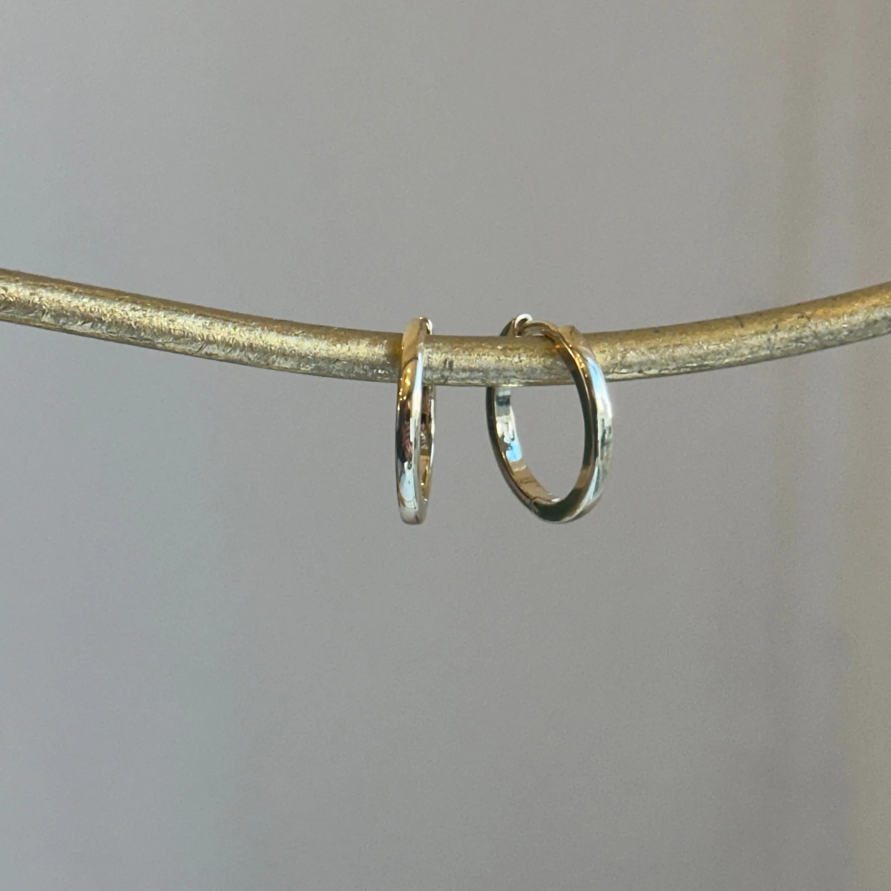 14KT Yellow Gold Thin Solid Round Hoop Earrings 15mm