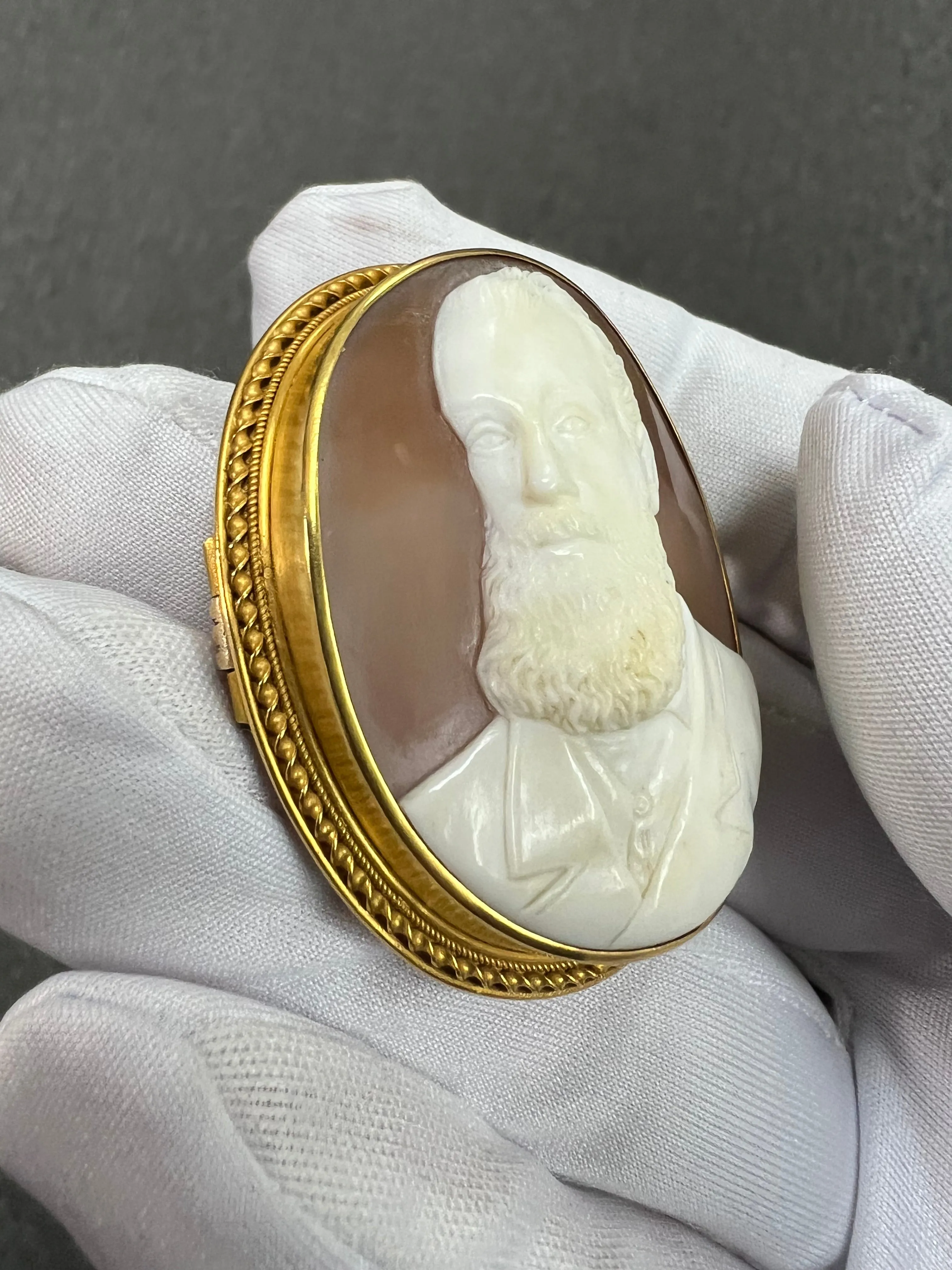 1890s Victorian Cameo Brooch Of A Gentleman