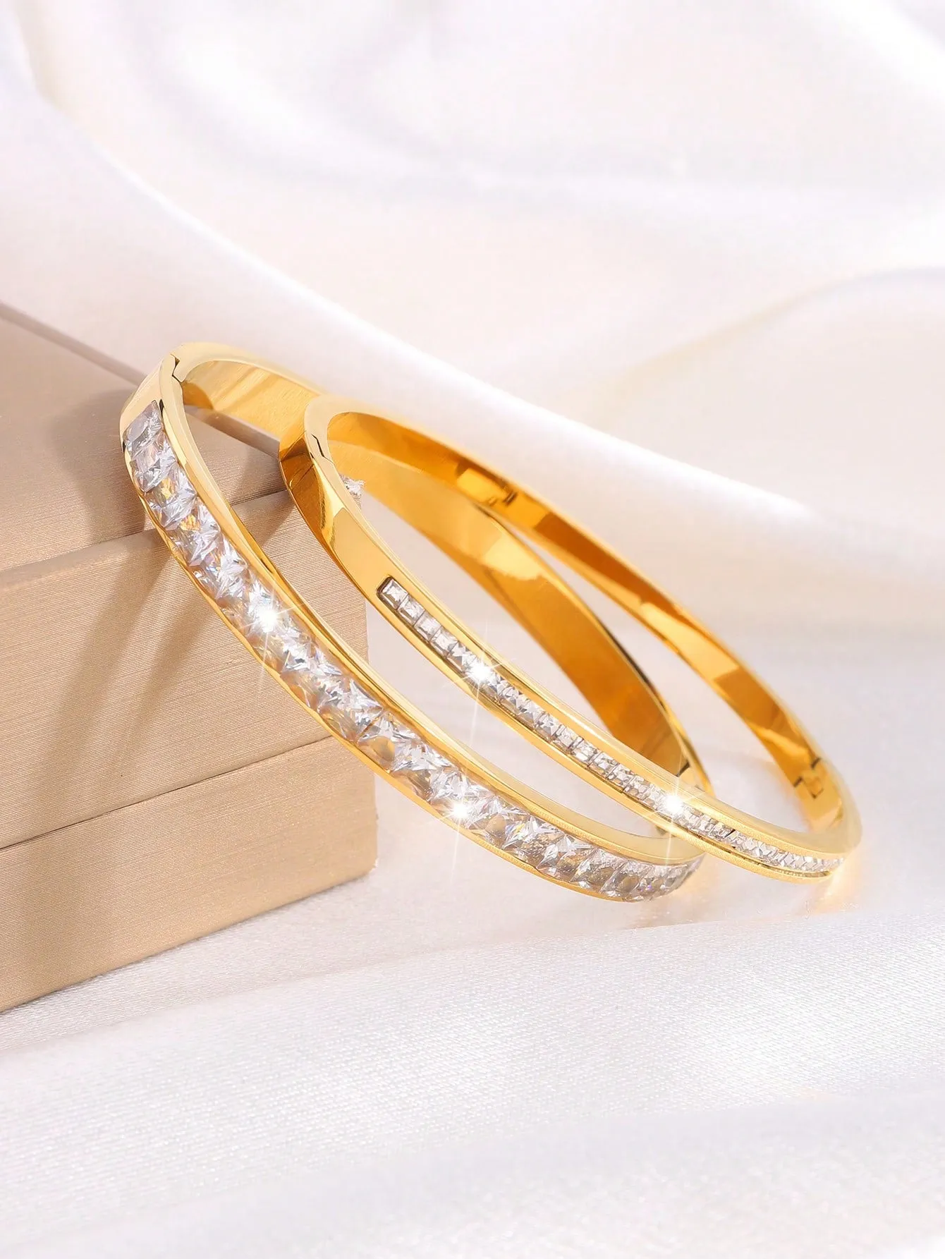 2 Pcs Of Light Luxury Exquisite Personality Design Stainless Steel Love Single Row Drill Bracelet Suitable For Ladies To Wear On Dates