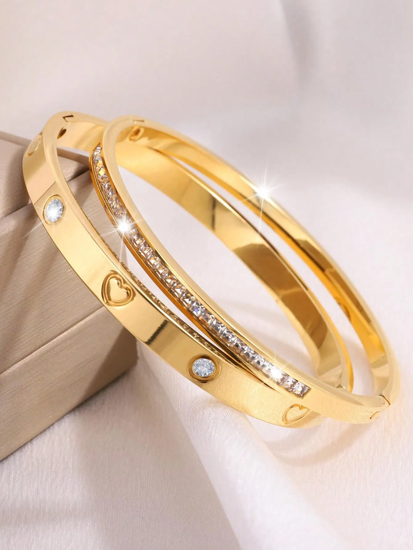 2 Pcs Of Light Luxury Exquisite Personality Design Stainless Steel Love Single Row Drill Bracelet Suitable For Ladies To Wear On Dates