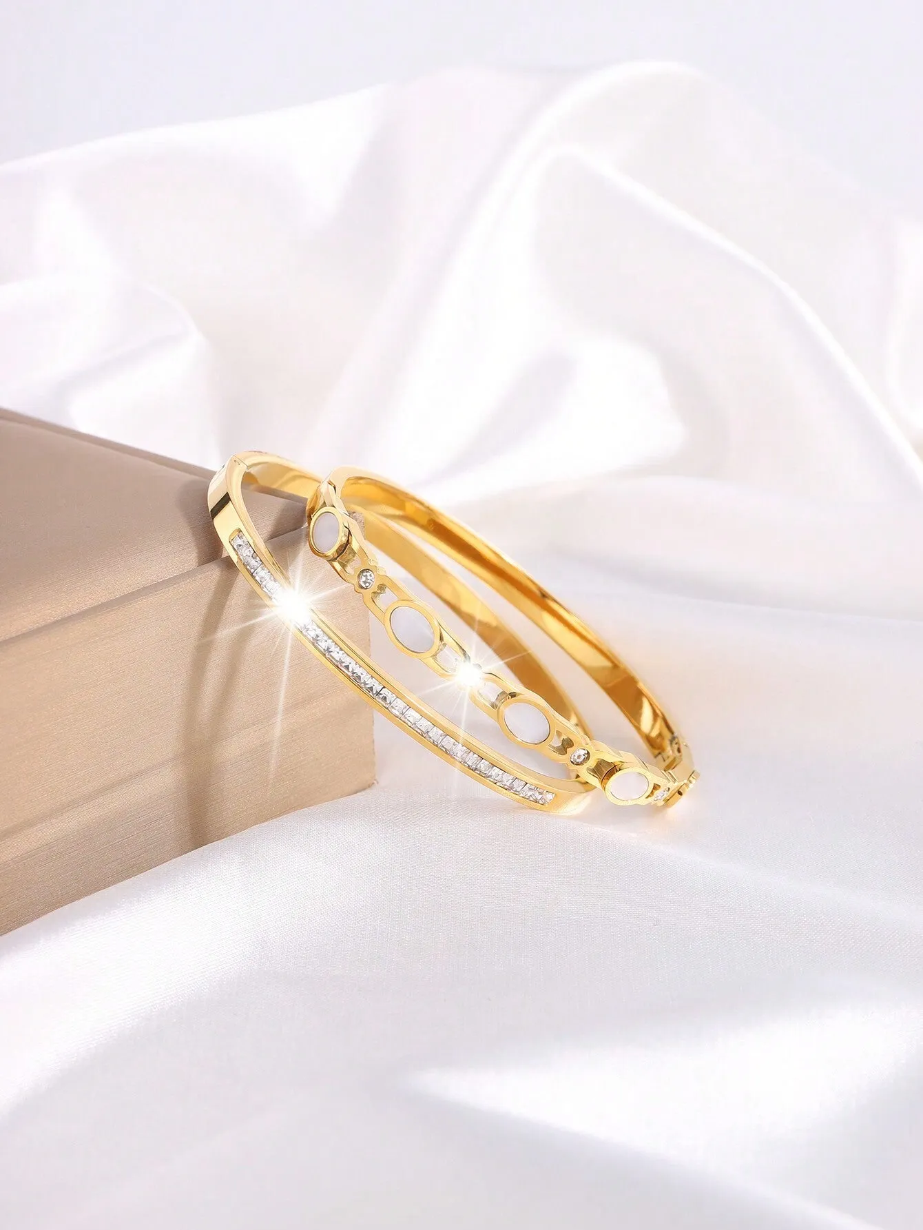 2 Pcs Of Light Luxury Exquisite Personality Design Stainless Steel Love Single Row Drill Bracelet Suitable For Ladies To Wear On Dates
