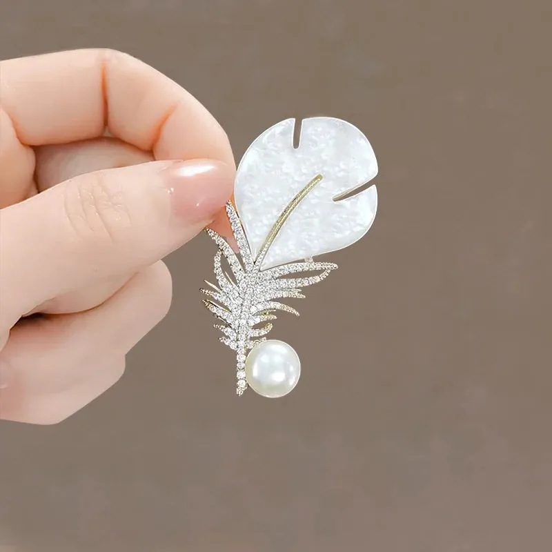 Delicate Green Crystal Lucky Four Leaf Clover Brooches for Women