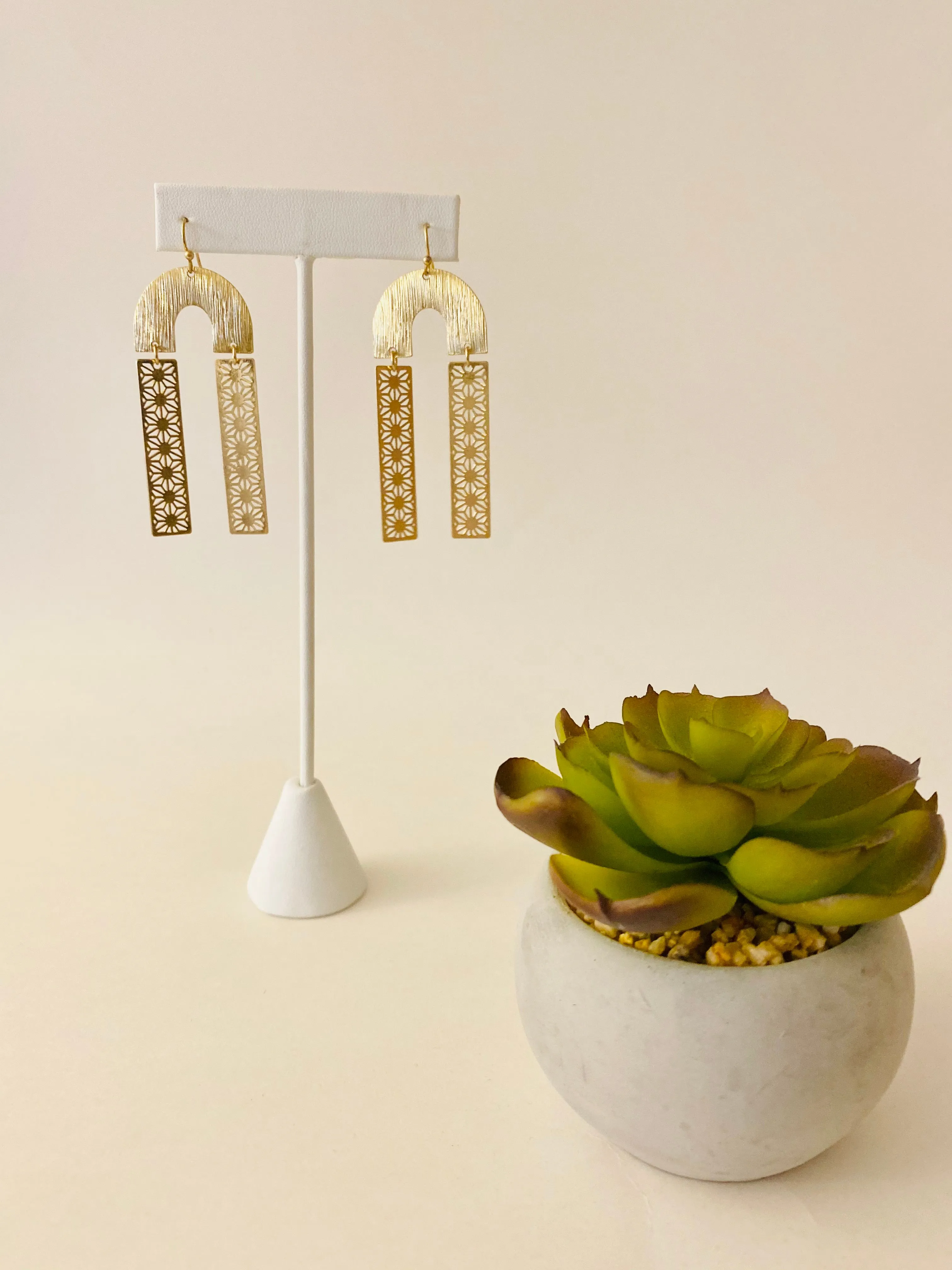 ER124 ARCH DANGLE EARRINGS