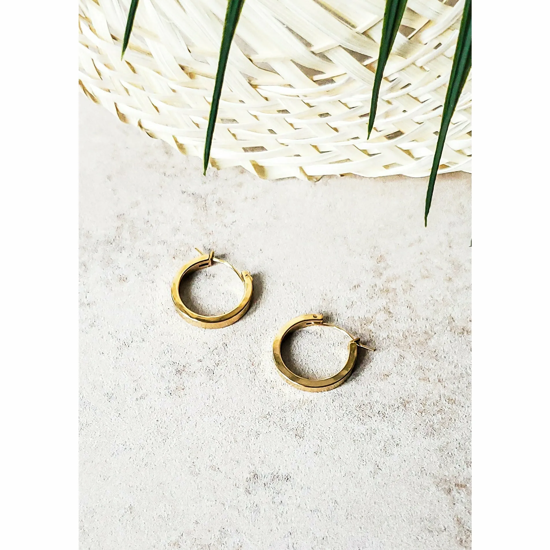Esé 18K Thin Hoop Earrings