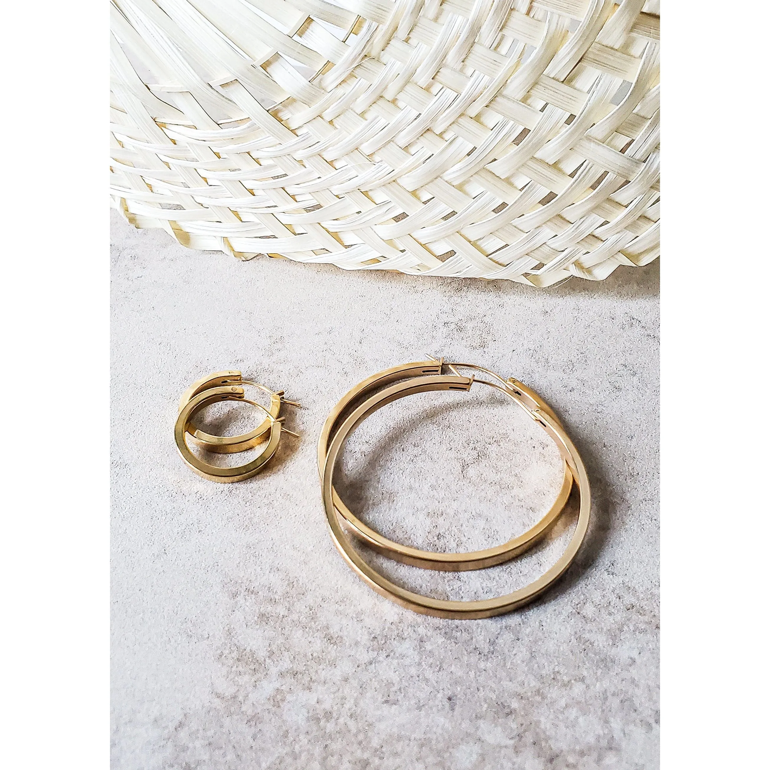 Esé 18K Thin Hoop Earrings