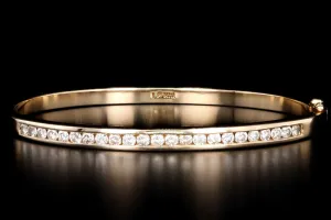 Modern 14K Yellow Gold 1.5 Carat Round Brilliant Diamond Bangle