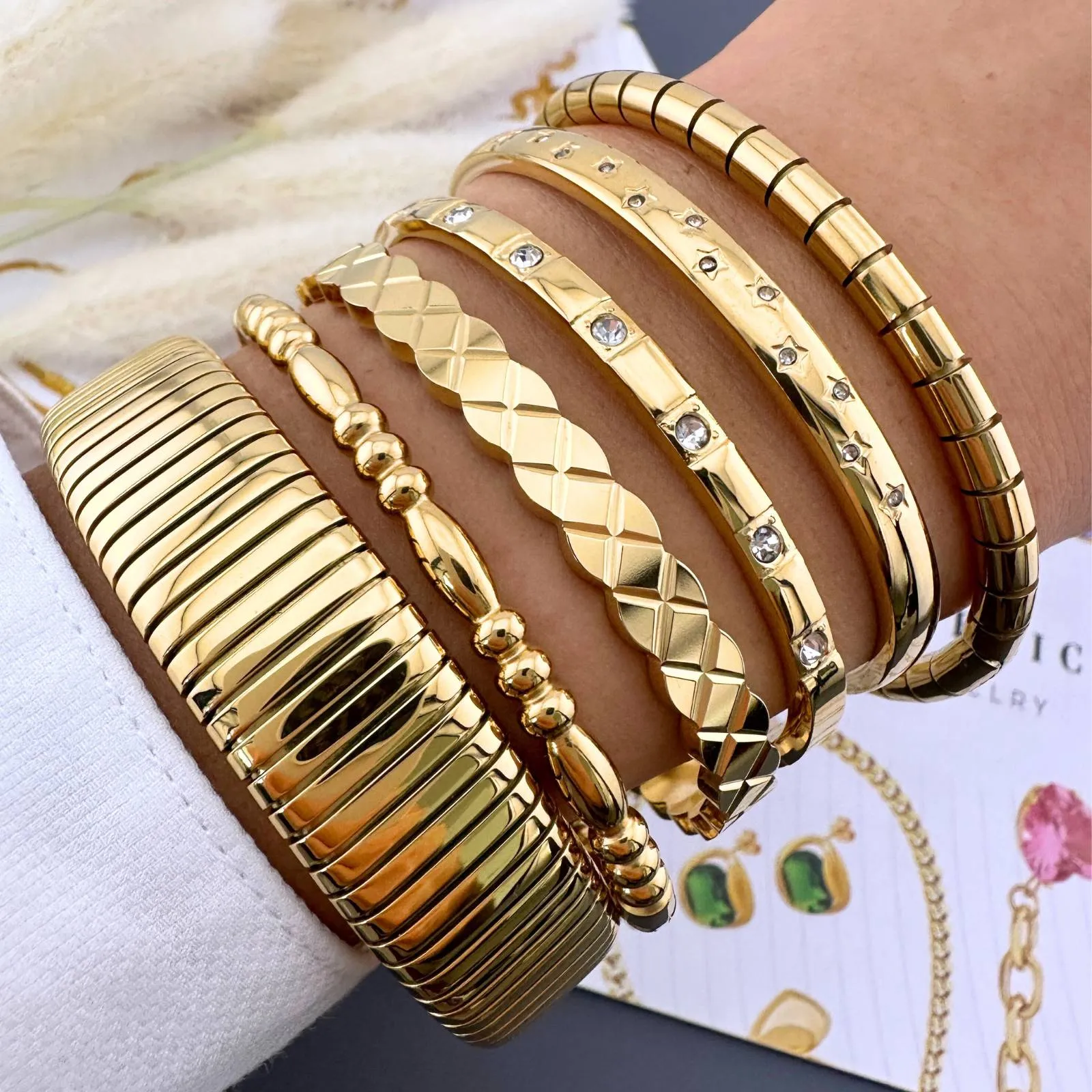 Roman Numeral Slim Bangle – 18K Gold