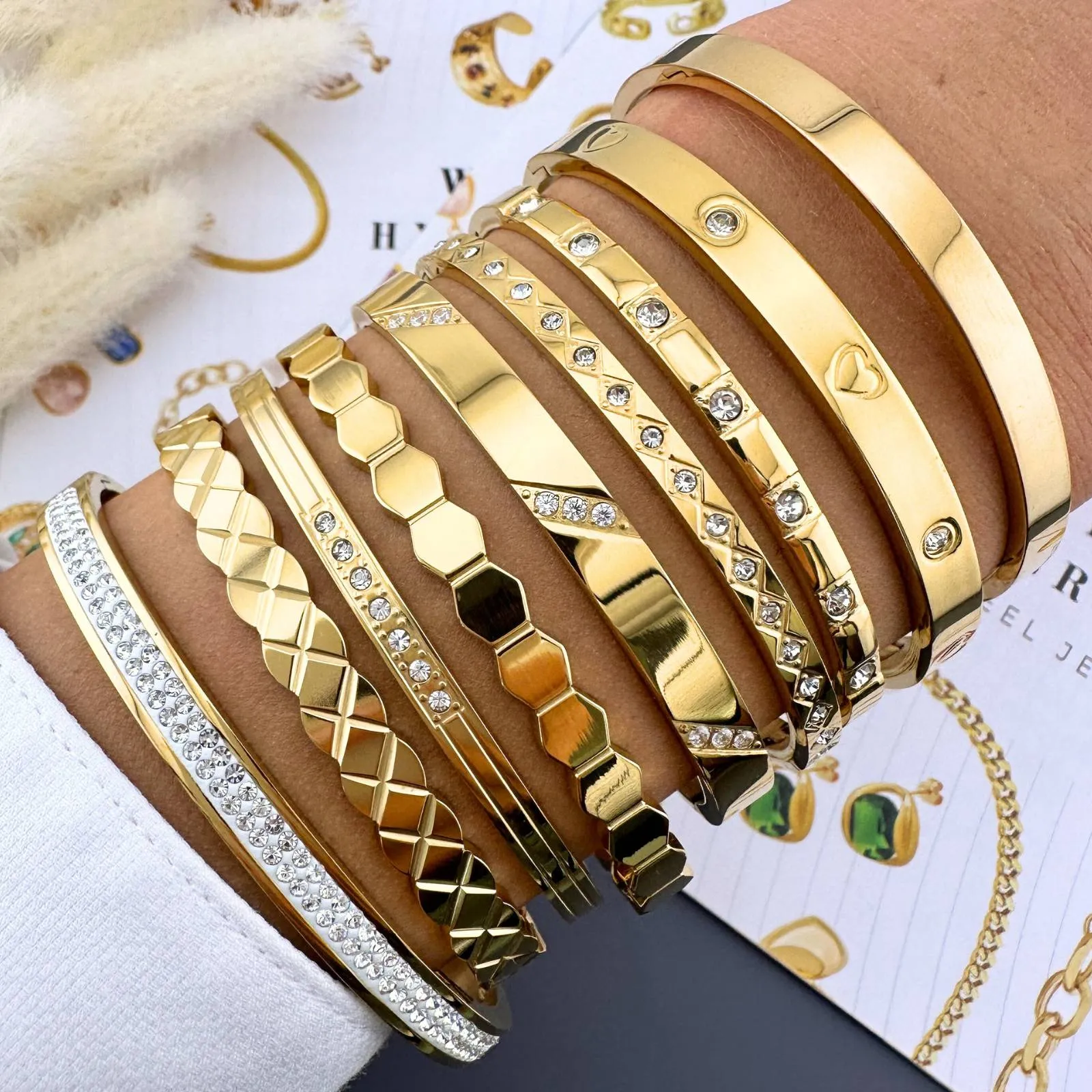 Roman Numeral Slim Bangle – 18K Gold