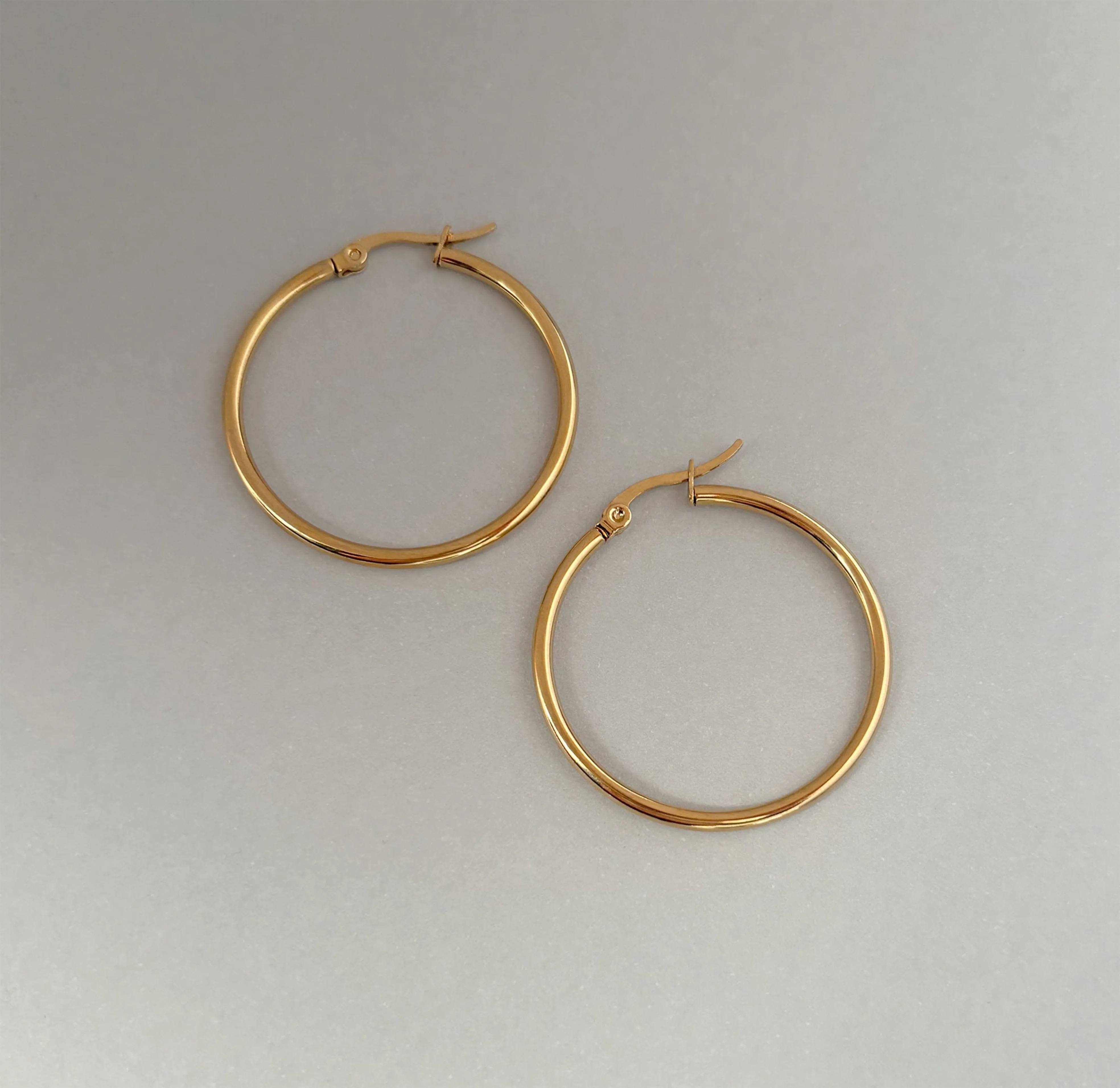 THIN GOLD HOOP EARRINGS - SAMPLE