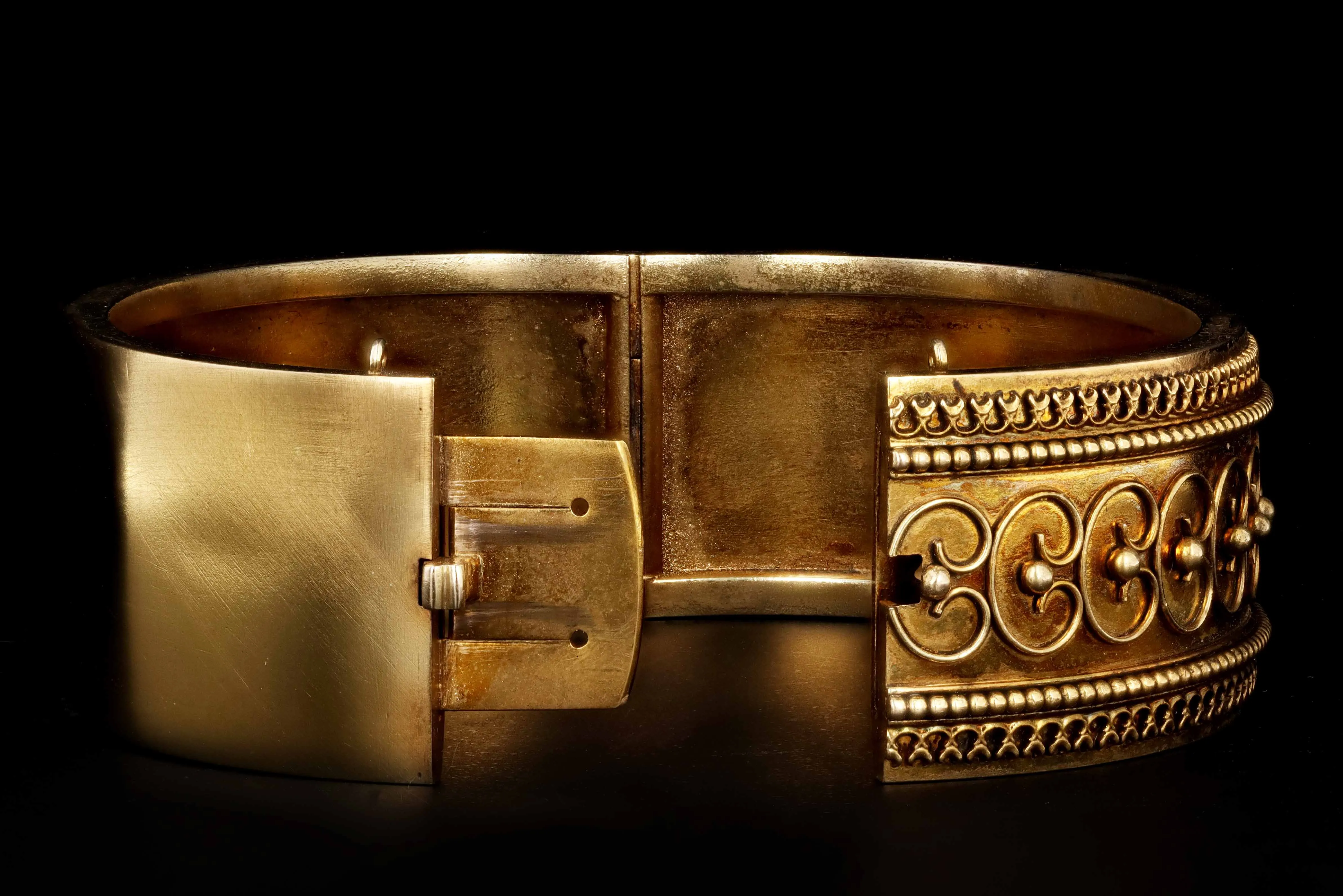 Victorian Etruscan Revival Yellow Gold Bangle c.1880's